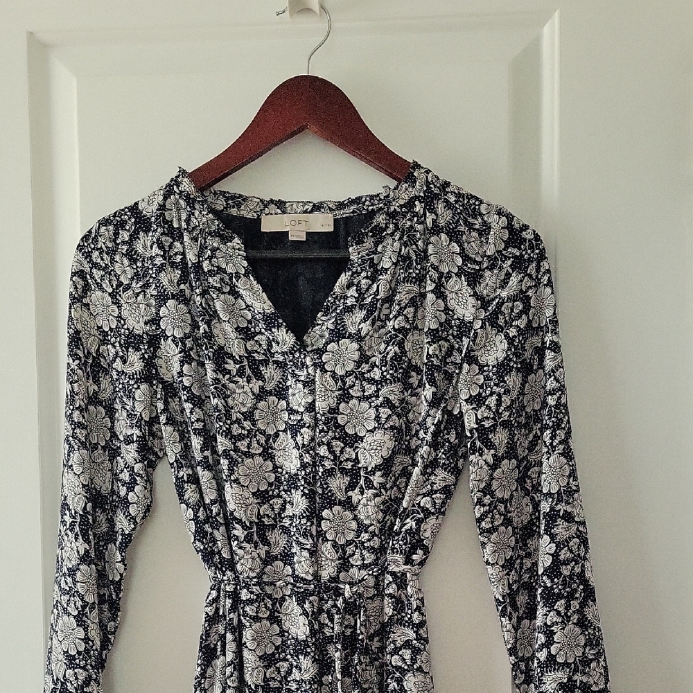 LOFT Black and White Pleated Long Sleeve V-Neck Dress